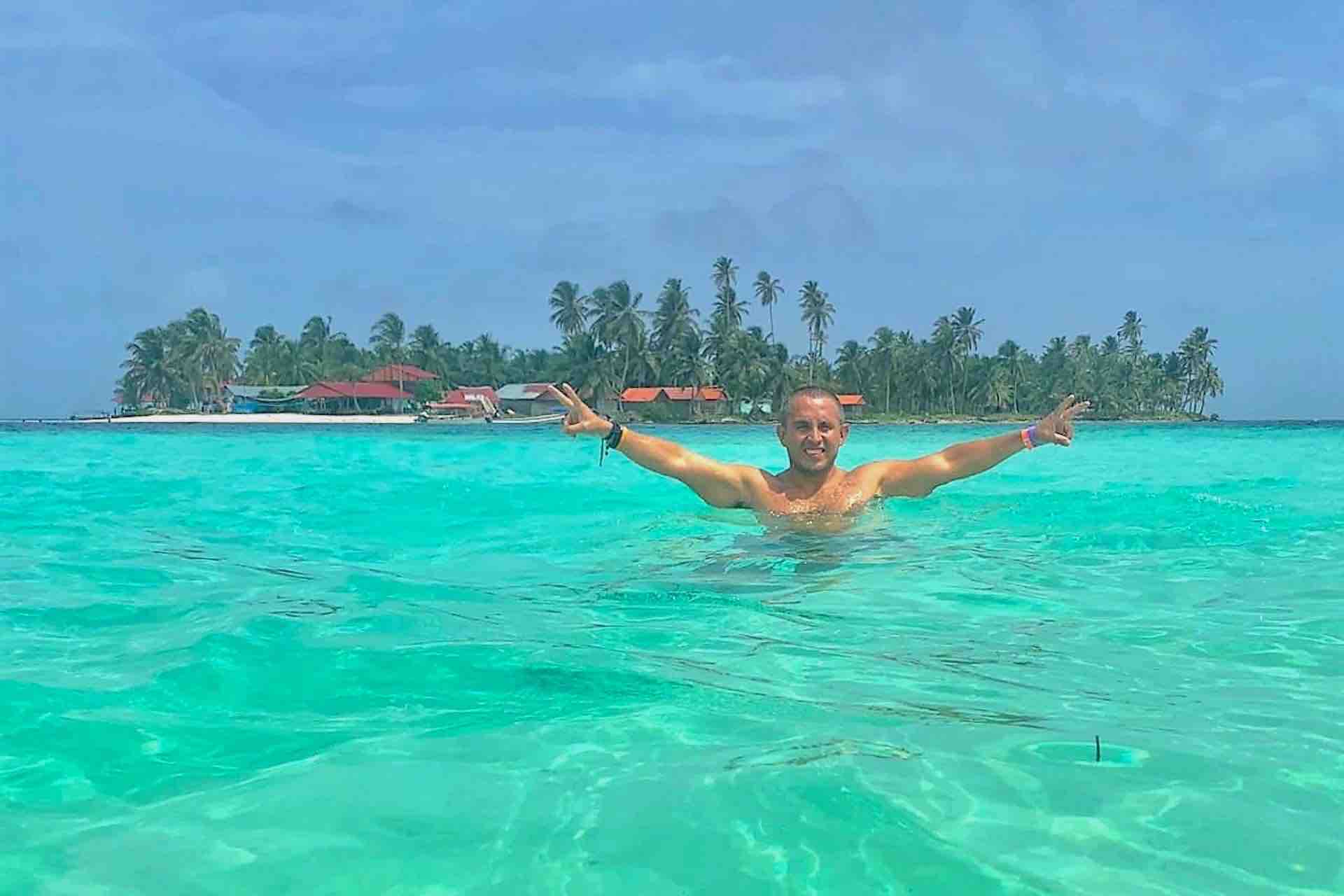 San Blas islands Panama day tour guest in Natural Pool turquoise ocean