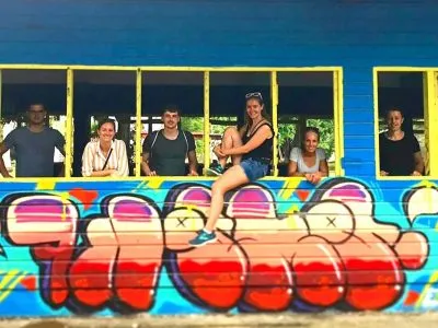 Tour en bicicleta por la ciudad de Panamá Visita turística en bicicleta Visitantes graffiti paquetes de vacaciones en panamá
