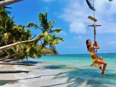 Visita de un día a San Blas Huésped en columpio de playa