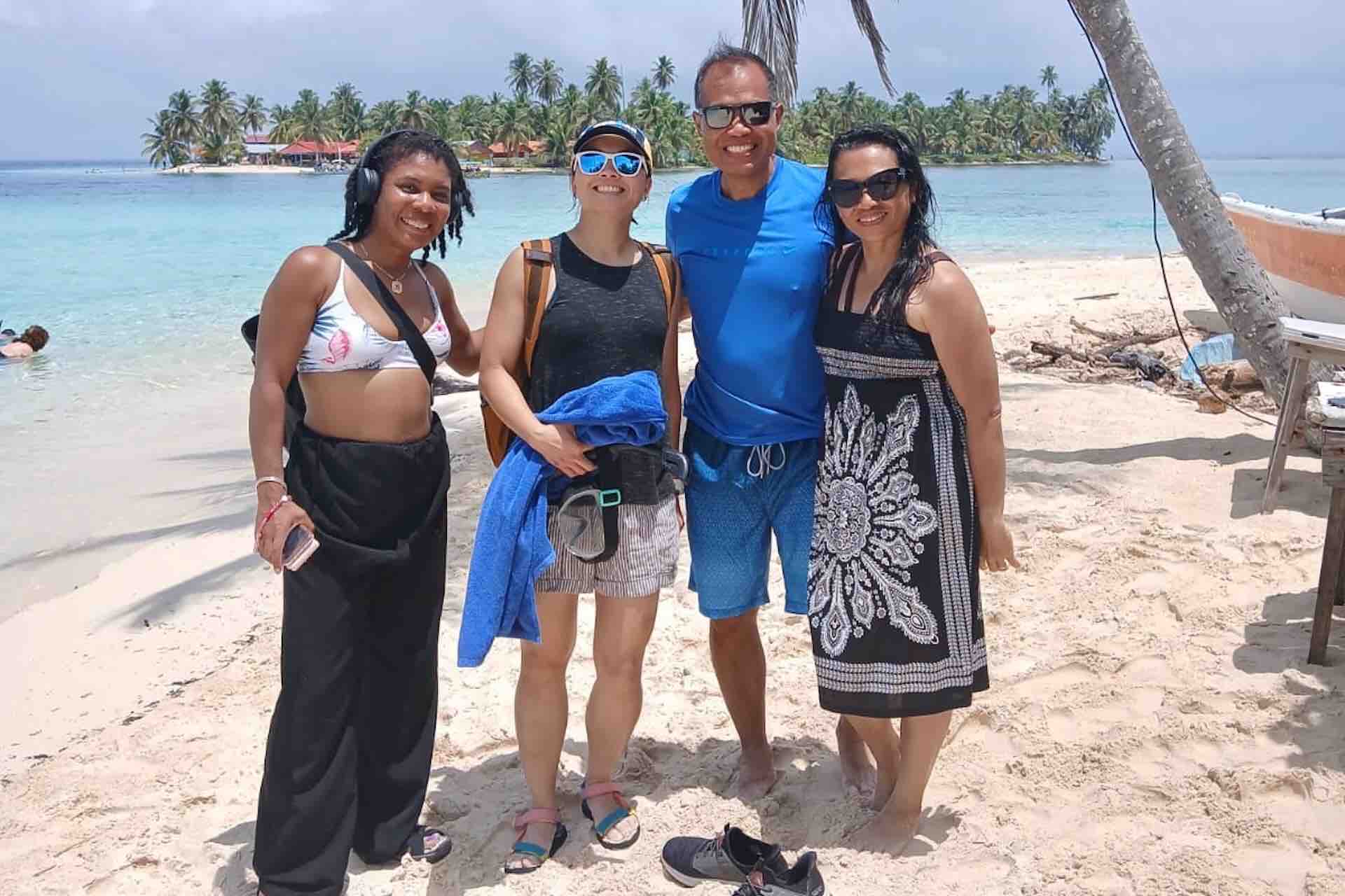 Guests on Isla Perro during a San Blas day tour