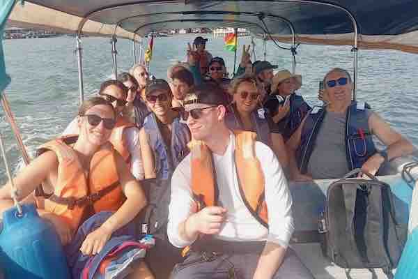 Boat Transfer to Isla Asserya – San Blas Islands Boat transfer to Isla Asserya in the San Blas Islands, Panama