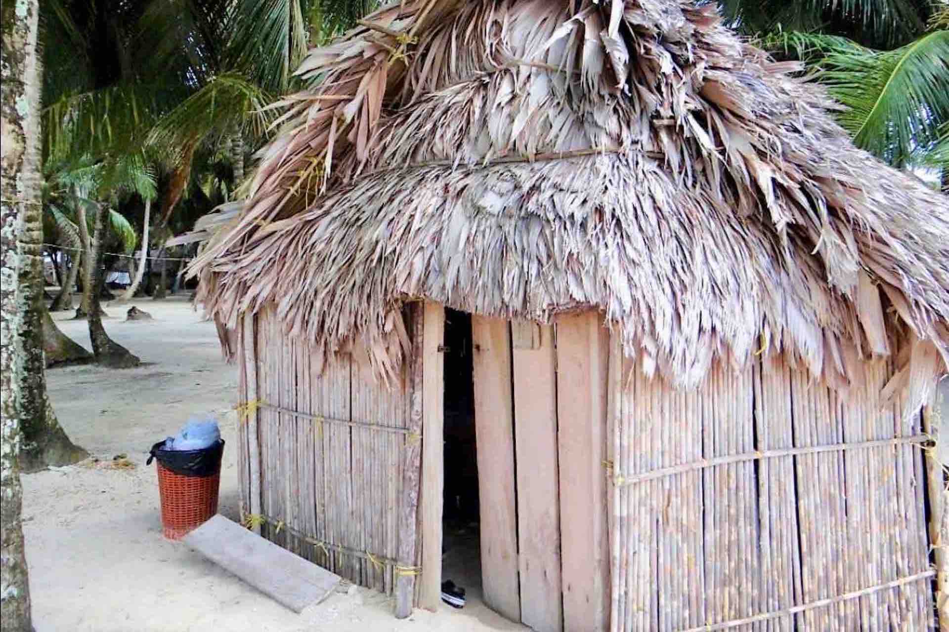 Isla Aroma San Blas traditional Kuna hut cabin