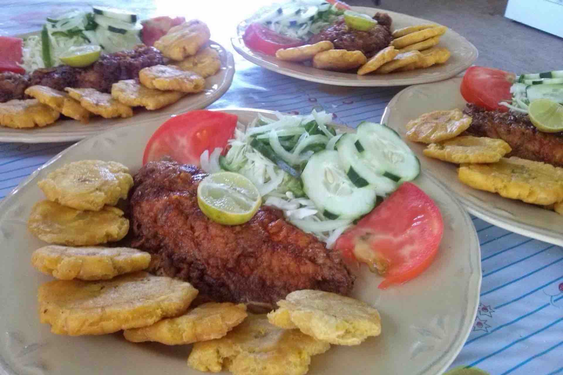 San Blas Isla Narasgandup Over Water cabins lunch plates with fried fish and patacones