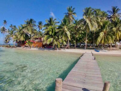 San Blas Panama Isla Yansailadup white sand beach with palm tree