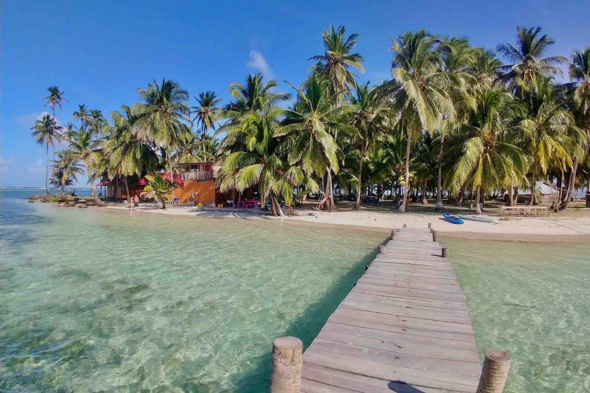 San Blas Panama Isla Yansailadup white sand beach with palm tree