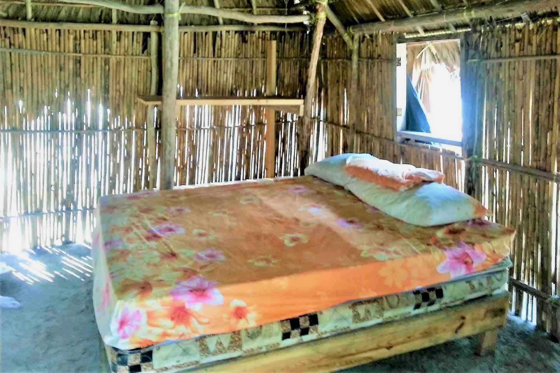 San Blas private cabin isla Aroma bed