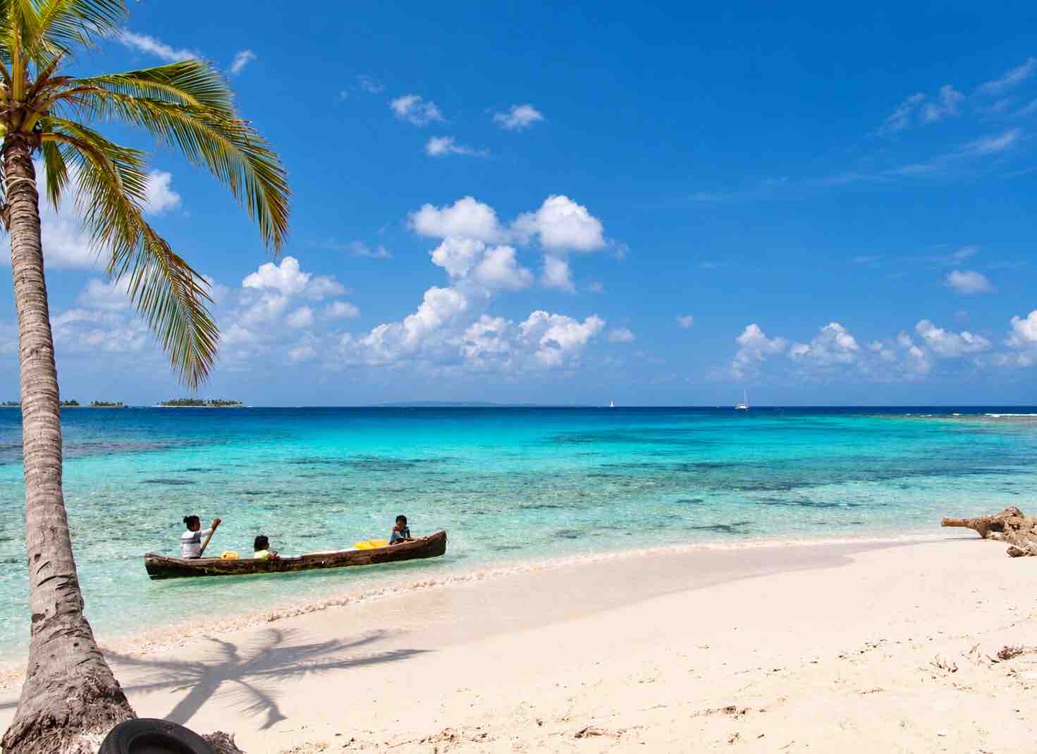 isla diablo san blas beach canoe