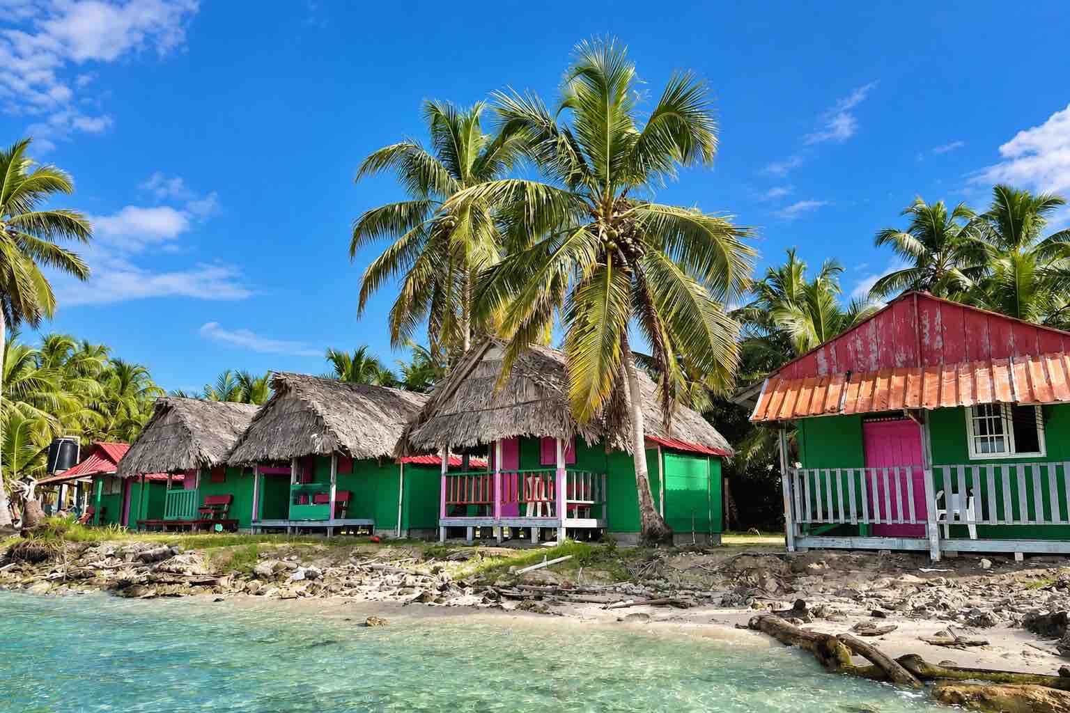 Oceanfront cabins along the shoreline of Isla Diablo San Blas