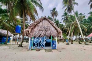 Traditional thatched-roof cabin on Isla Aroma in San Blas
