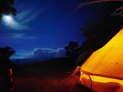 Carpa glamping de noche en Pluma Hidalgo