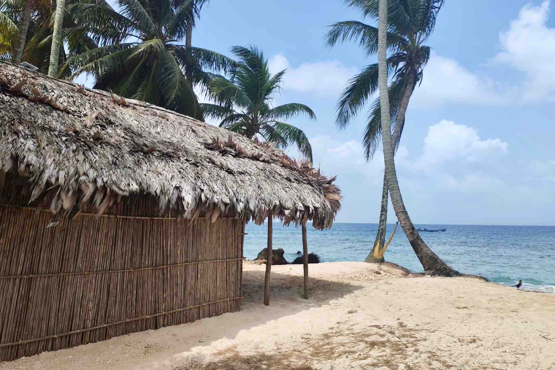 Rustic beachfront cabin on Isla Aroma in San Blas