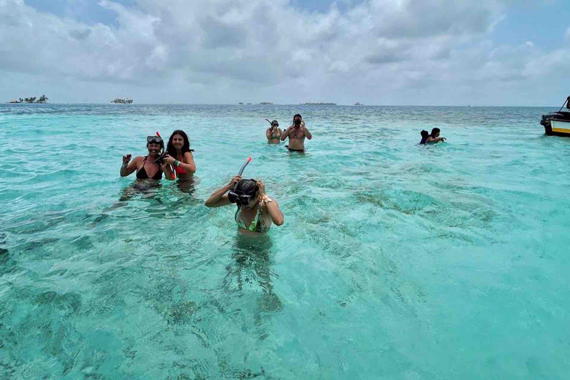 San Blas islands day tour guests snorkeling in Natural Pool 1
