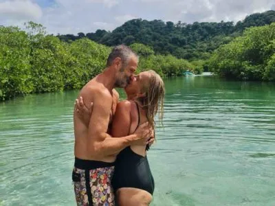 Isla Grande Panamá Love Tunnel pareja Costa Caribe 1