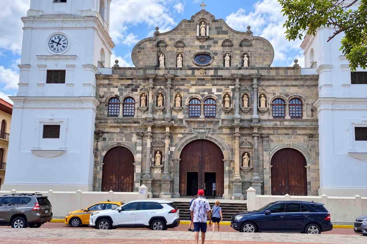 Panama Canal and City Tour: tour guests standing in the plaza outside the Metropolitan Cathedral in Casco Viejo.