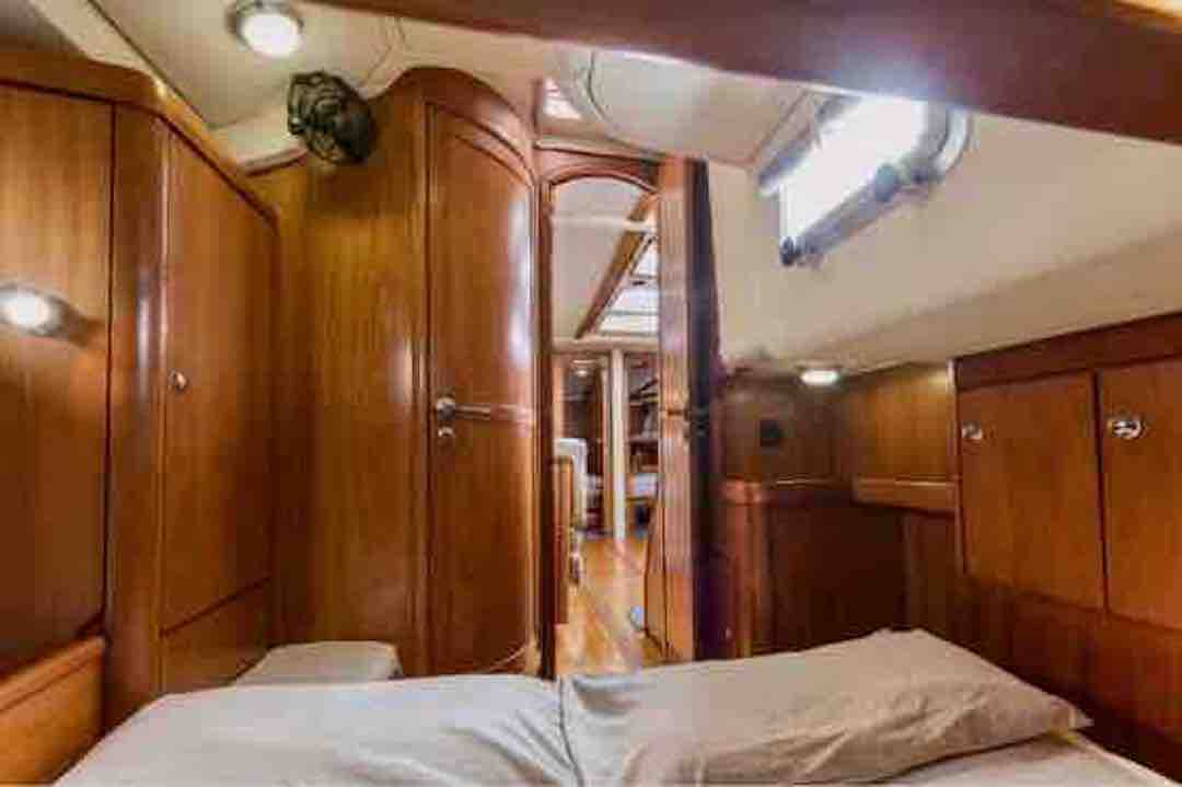 Maverick sailboat bedroom