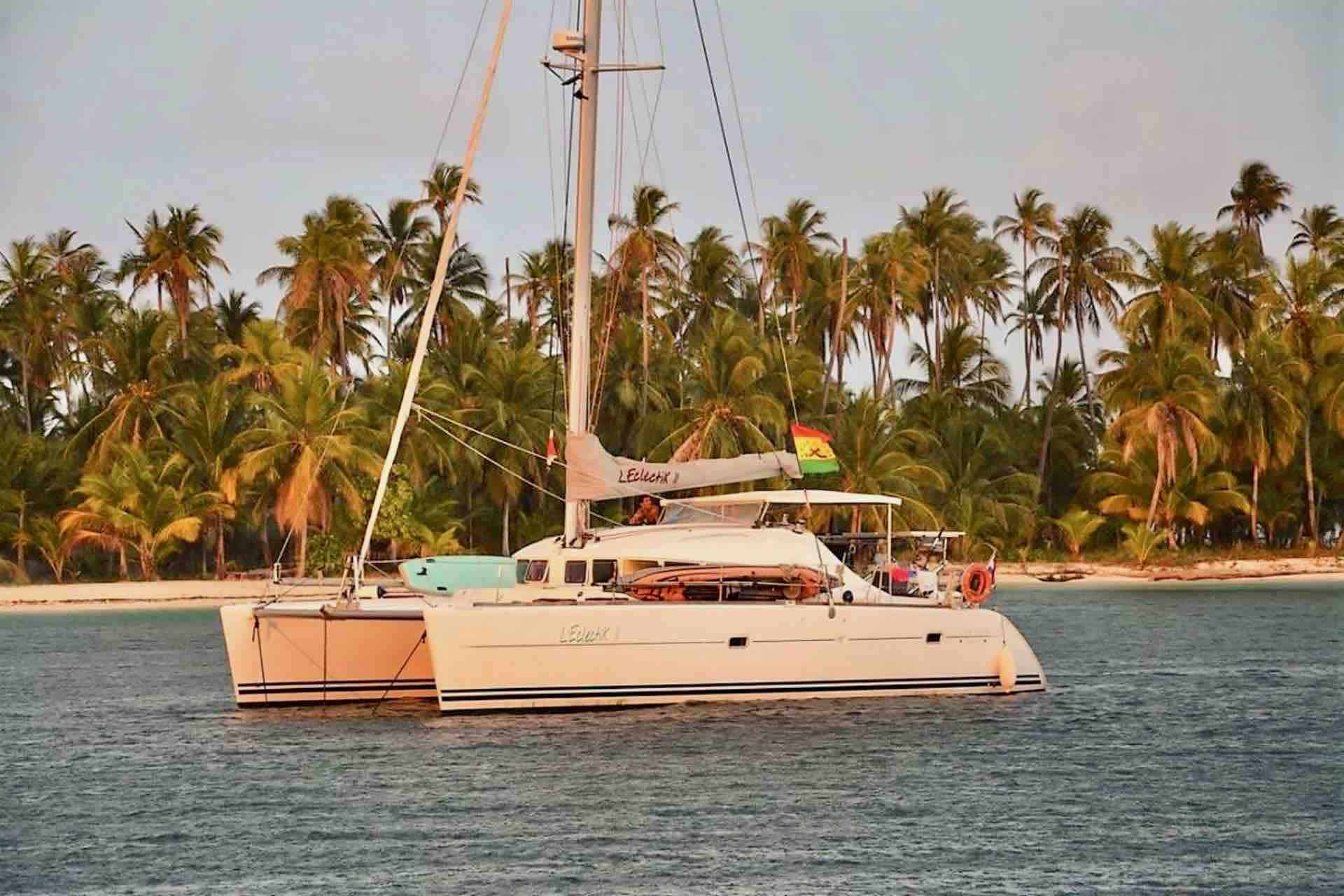 L'Eclectik II sailing life experience anchored in San Blas