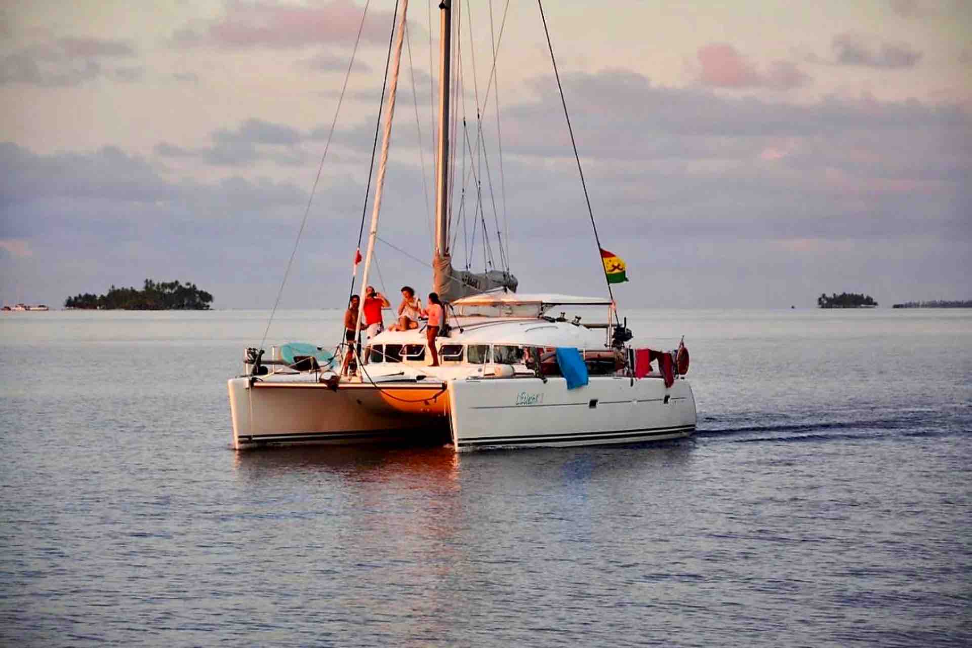 L'Eclektic II catamaran sailing with guests