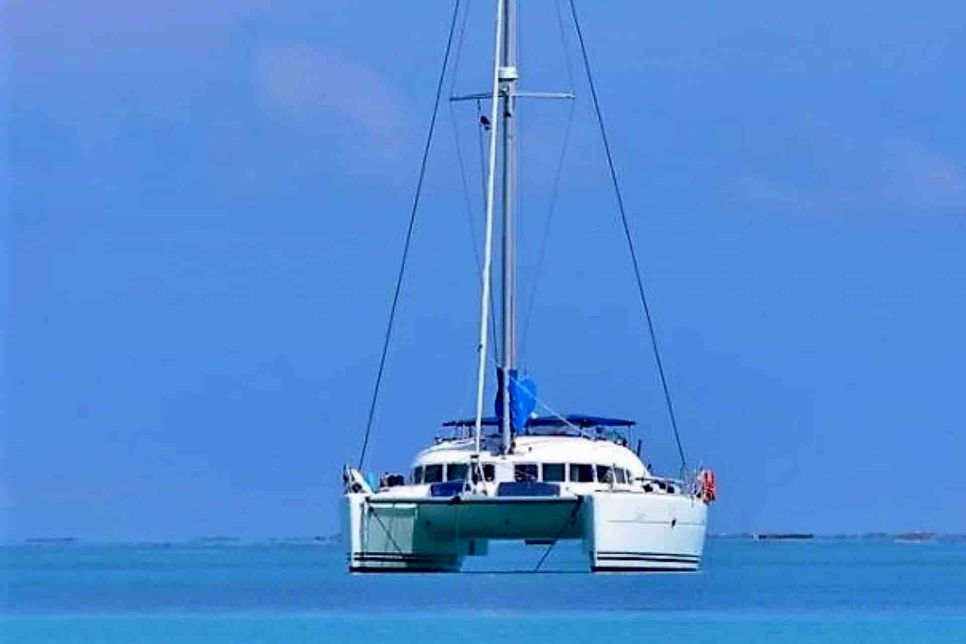 L'Eclectik II catamaran sailing life experience motoring