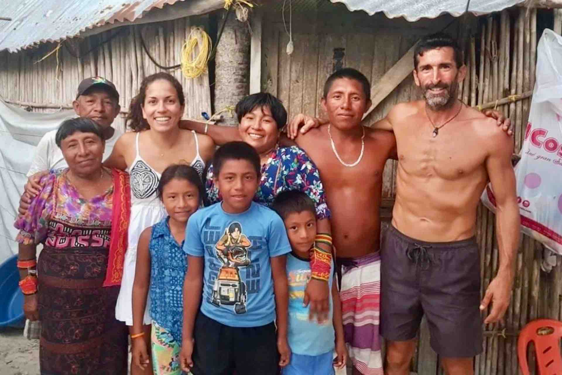 L'Eclektic II crew with local Kuna tribe