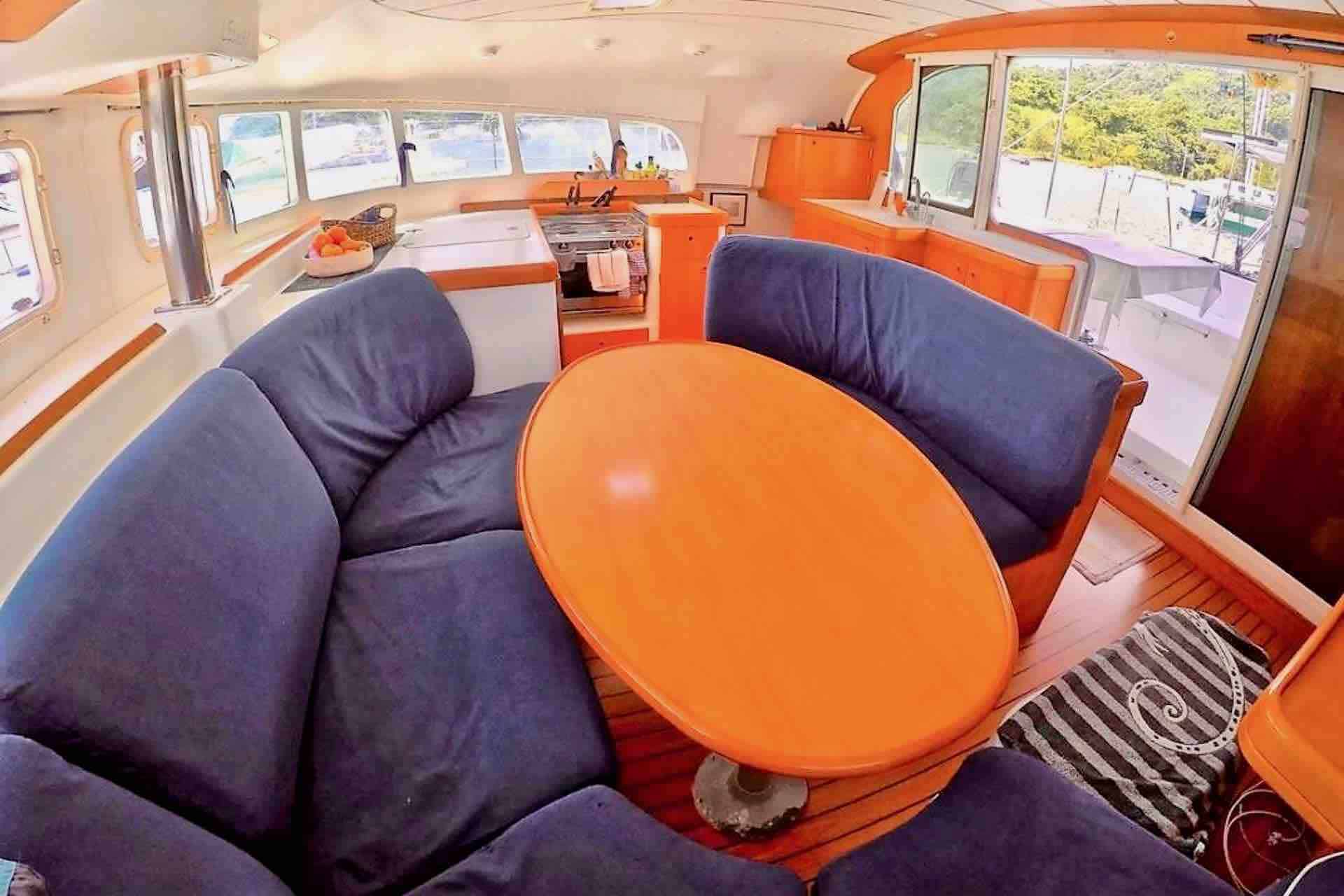 L'Eclectik II catamaran salon