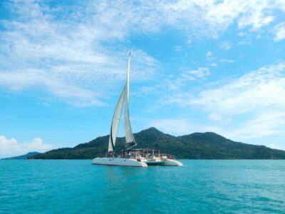 Manga Taboga island sailboat charter guests sailing 3