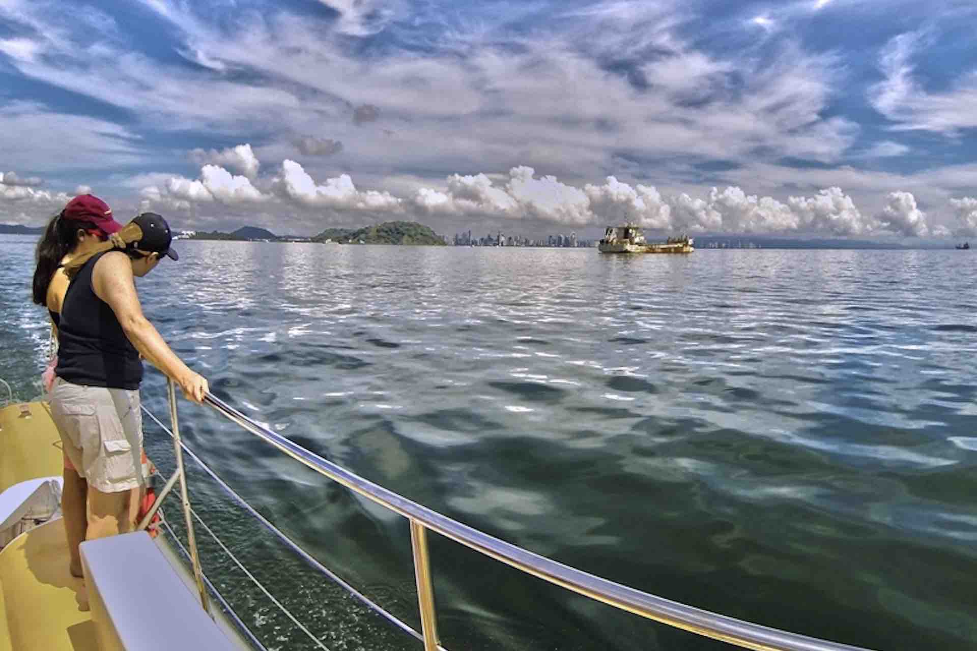 Manga Taboga island sailboat charter panama