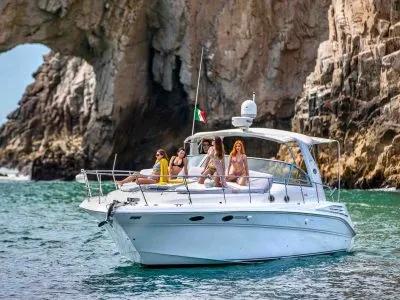 Paseo en barco por Cabo San Lucas en el arco