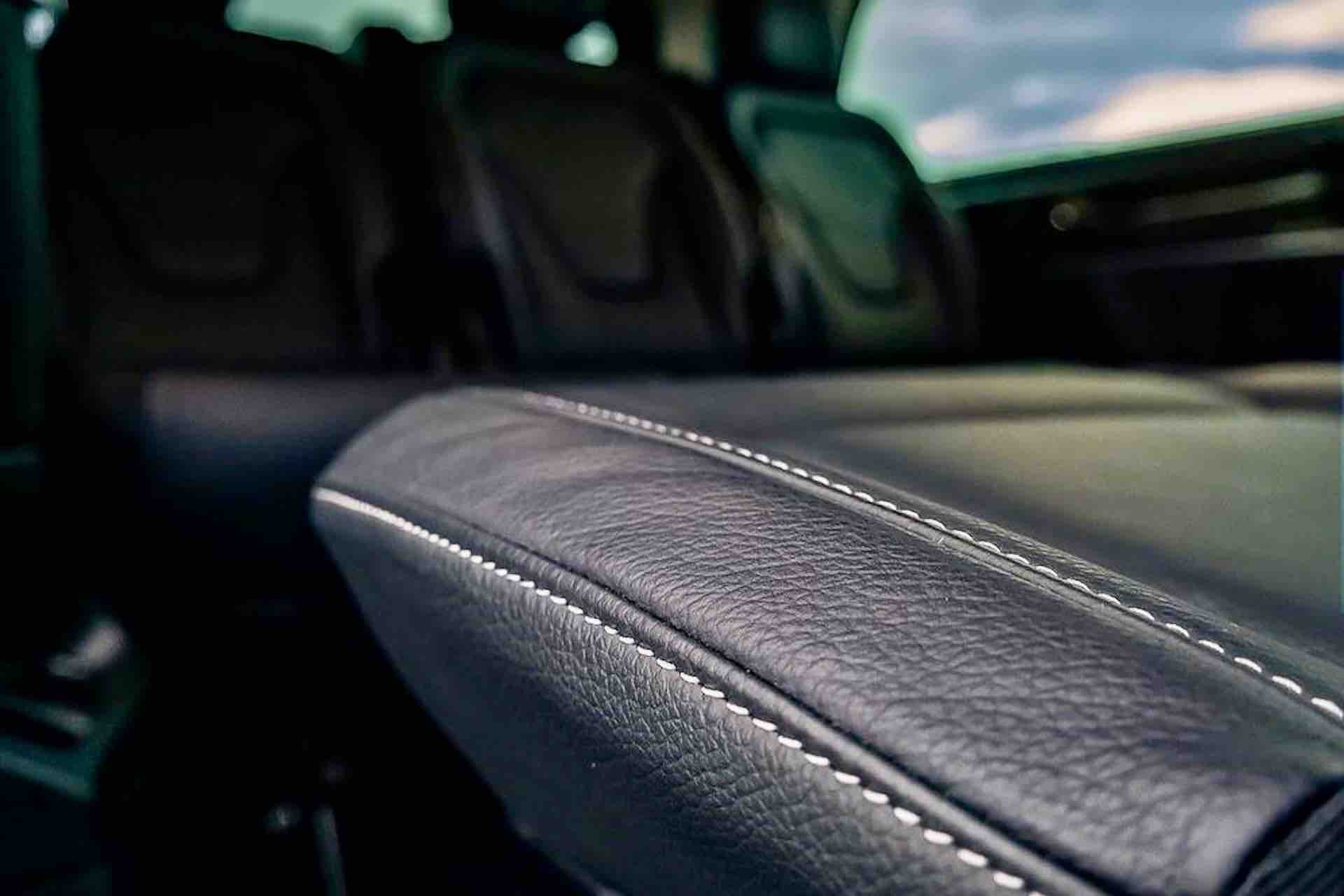 Panama VIP airport transportation Mercedes Benz seats leather