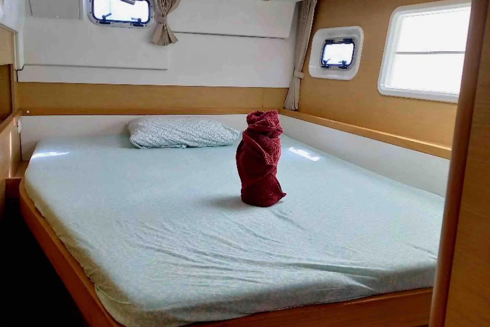 One Way catamaran Bedroom 2