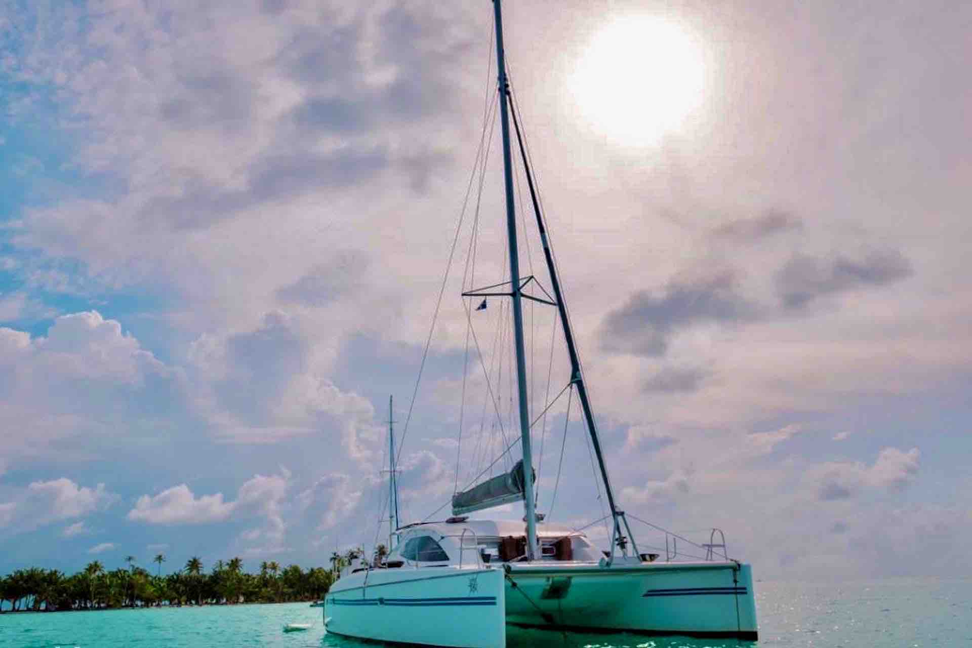 Swala Catamaran anchored on San Blas island