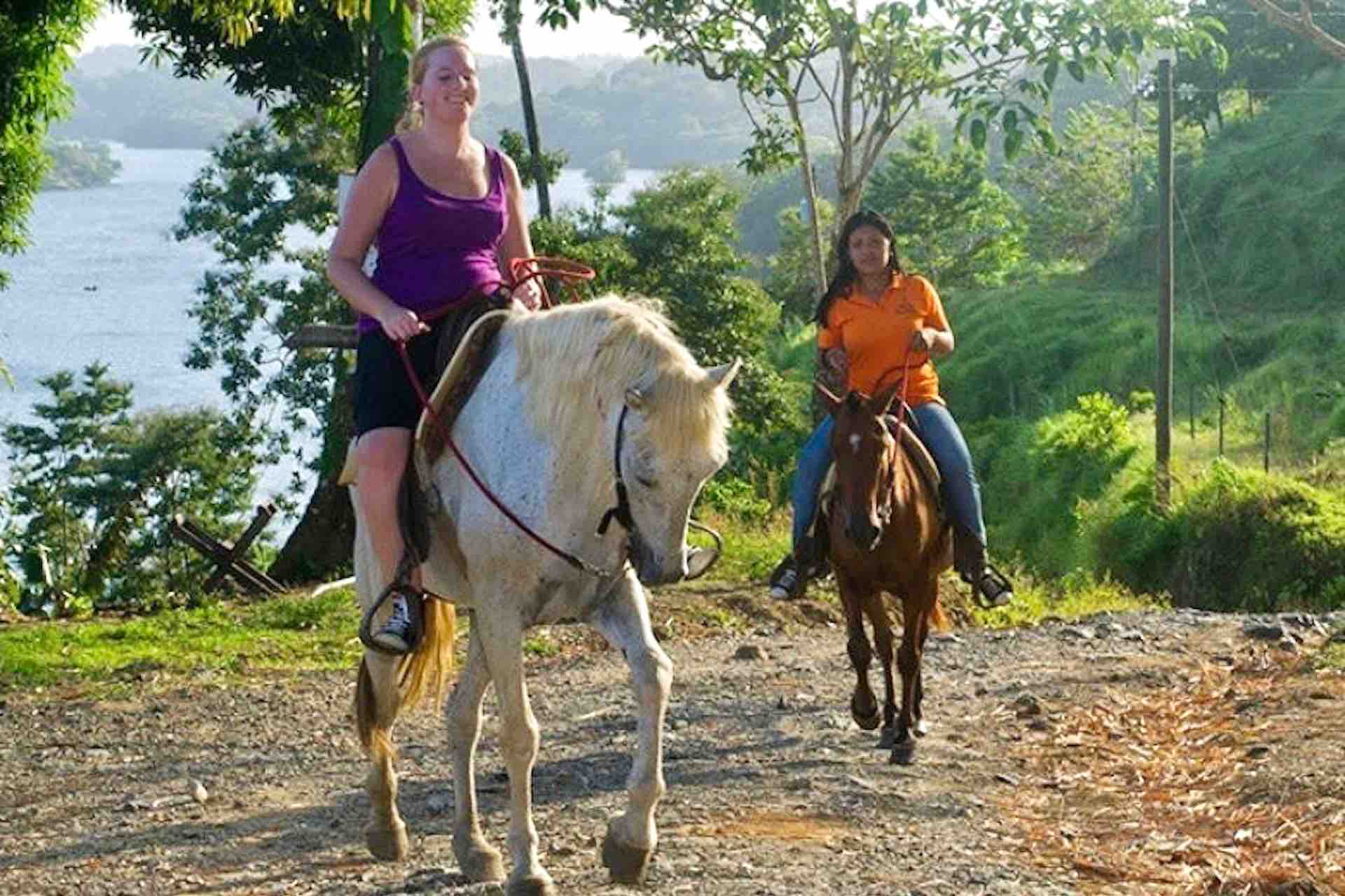 Gatun horseback tourists