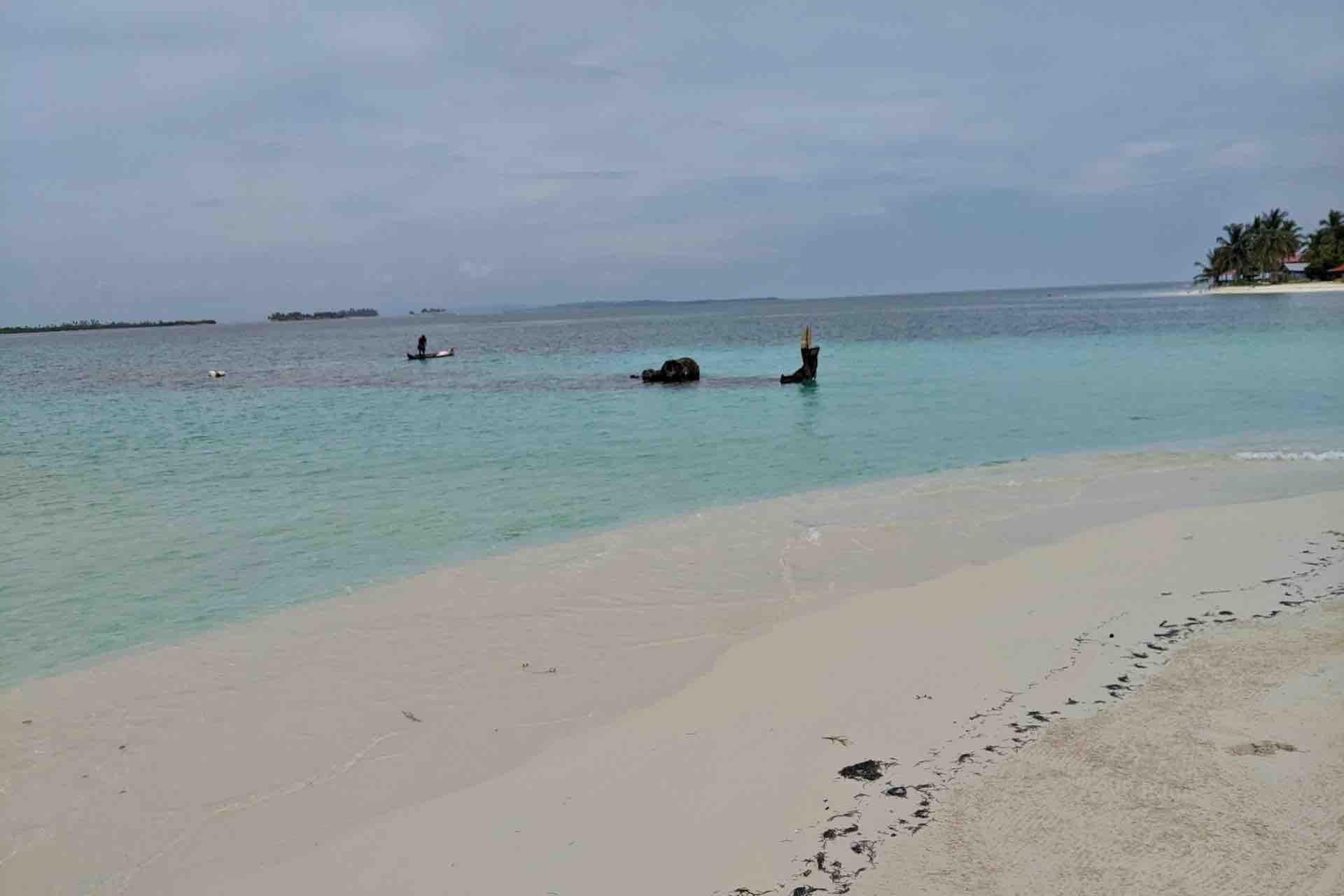 San Blas Isla Perro island snorkeling shipwreck