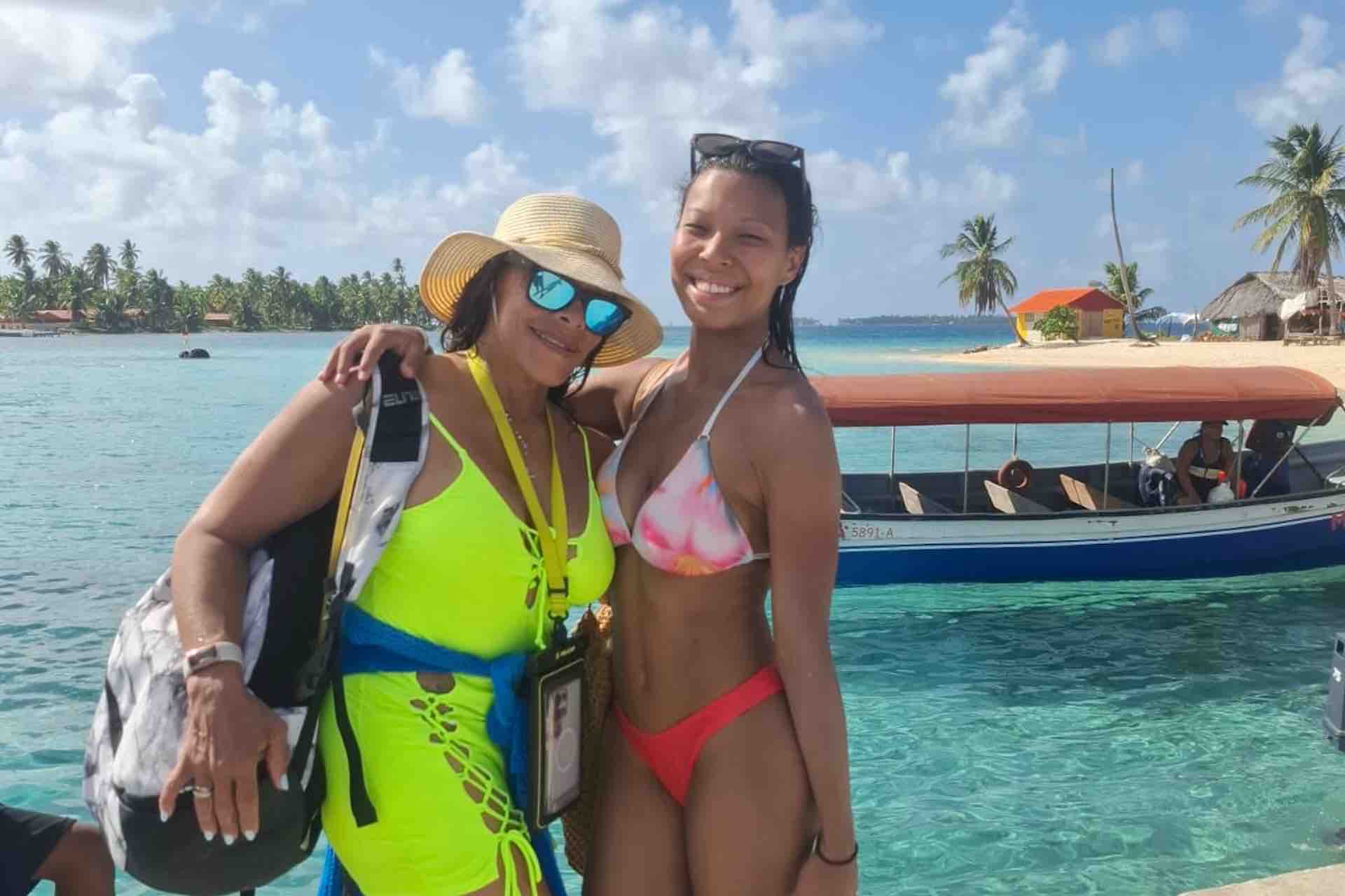 Guests arriving by boat at Isla Perro San Blas
