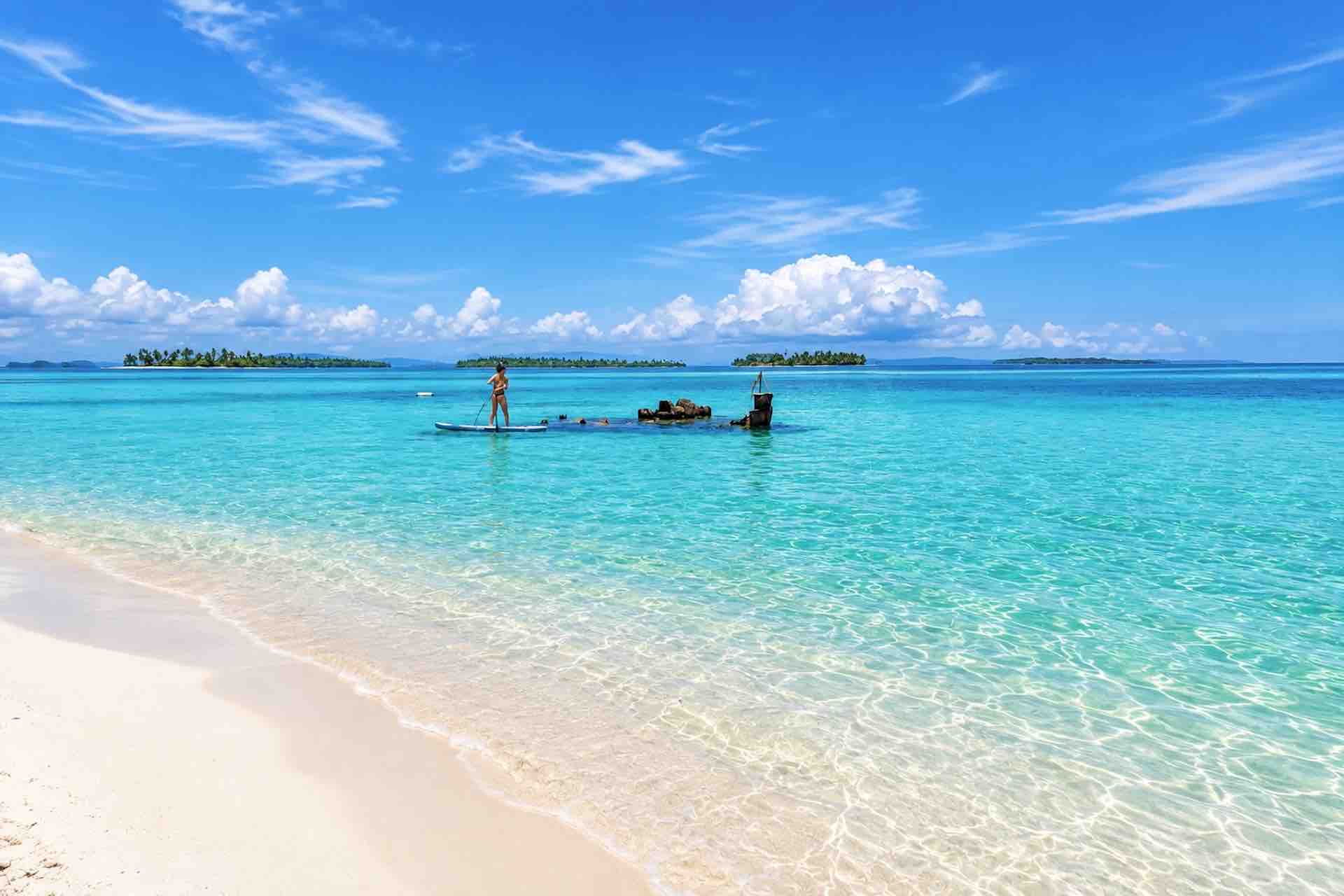 Isla Perro shipwreck in turquoise water in San Blas, Panama