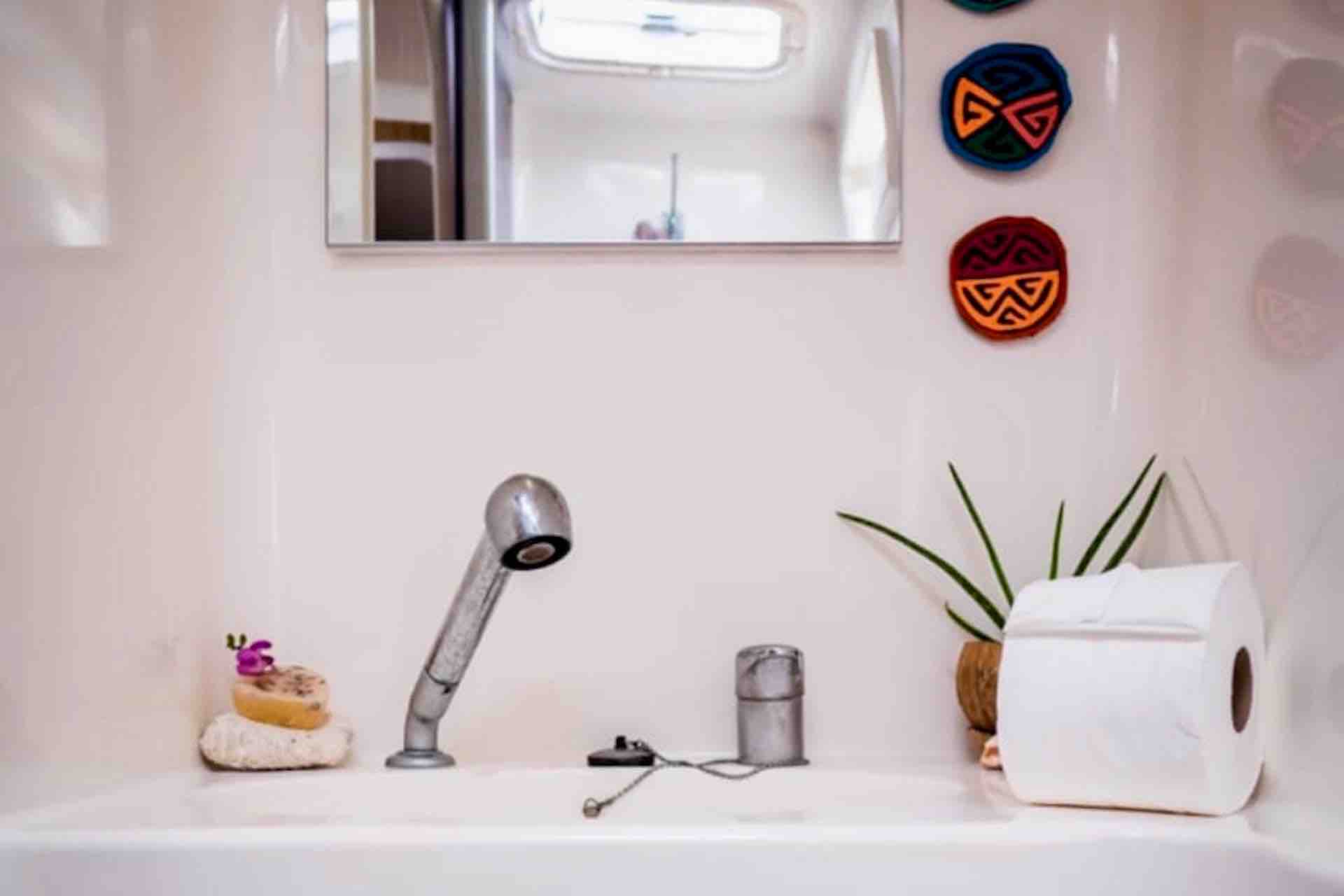 Kaya catamaran Bathroom