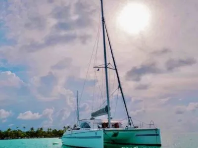 Exterior del catamarán Kaya