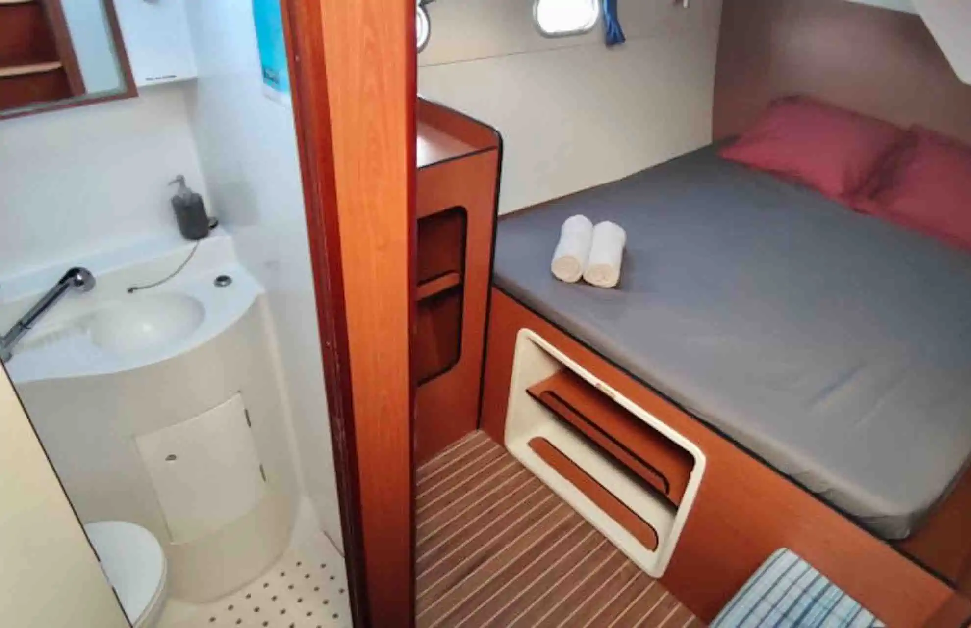 Faro San Blas catamaran charter bedroom with ensuite bathroom