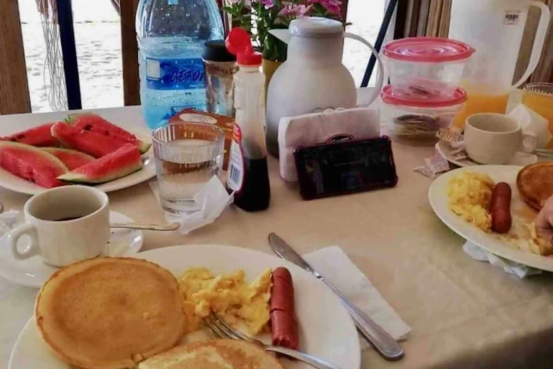 Isla Eneida San Blas breakfast table