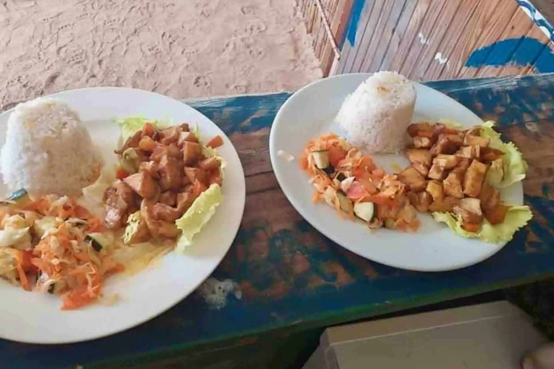 Isla Eneida San Blas lunch plates with fish and rice