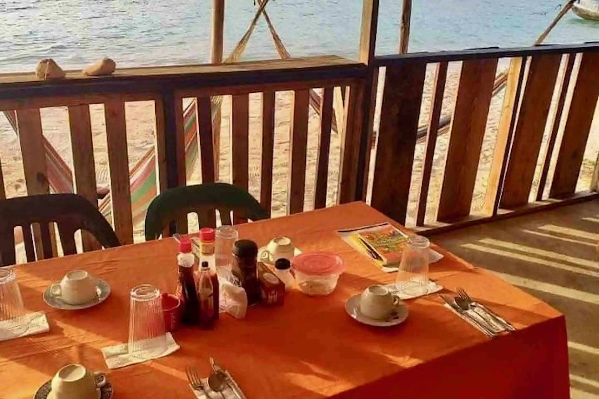 Isla Eneida San Blas lunch with ocean view