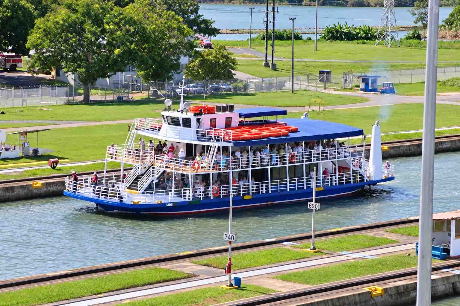Panama Canal Partial Transit Tour – Tuira Ii In Lock Panama Canal partial transit tour: tuira II passing through a canal lock chamber.