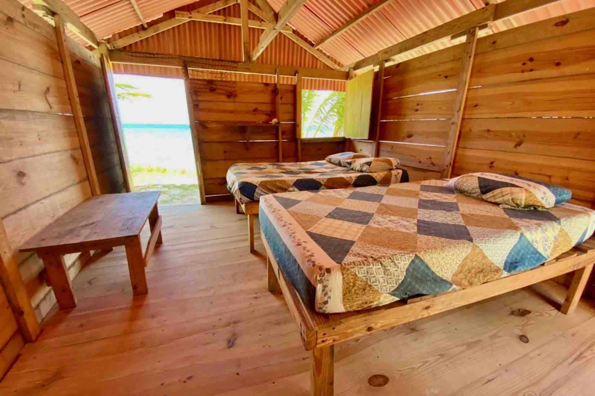 San Blas cabin Igua bedroom with wood floor