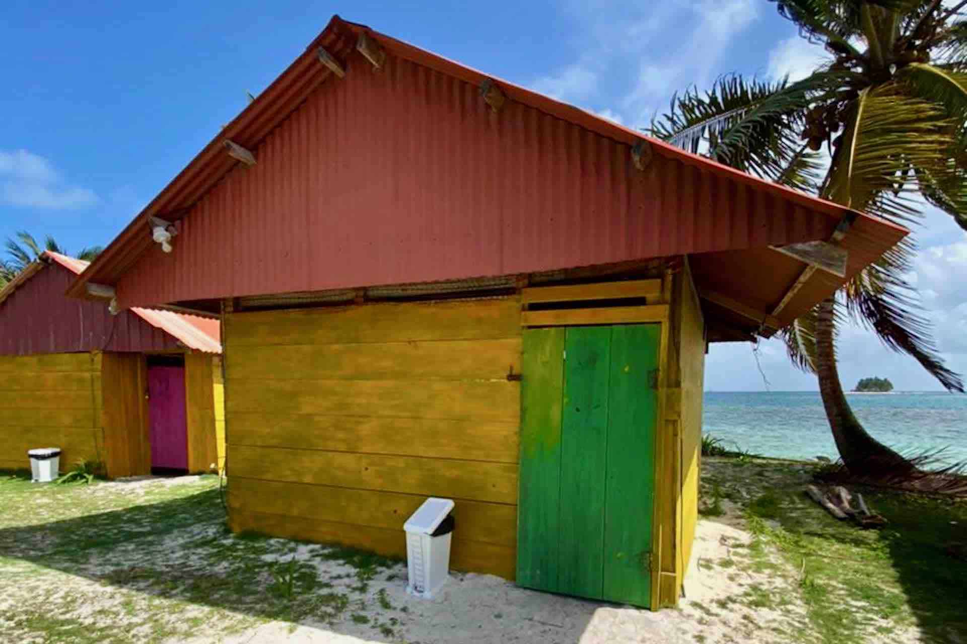 San Blas oceanfron beach cabin on Igua island