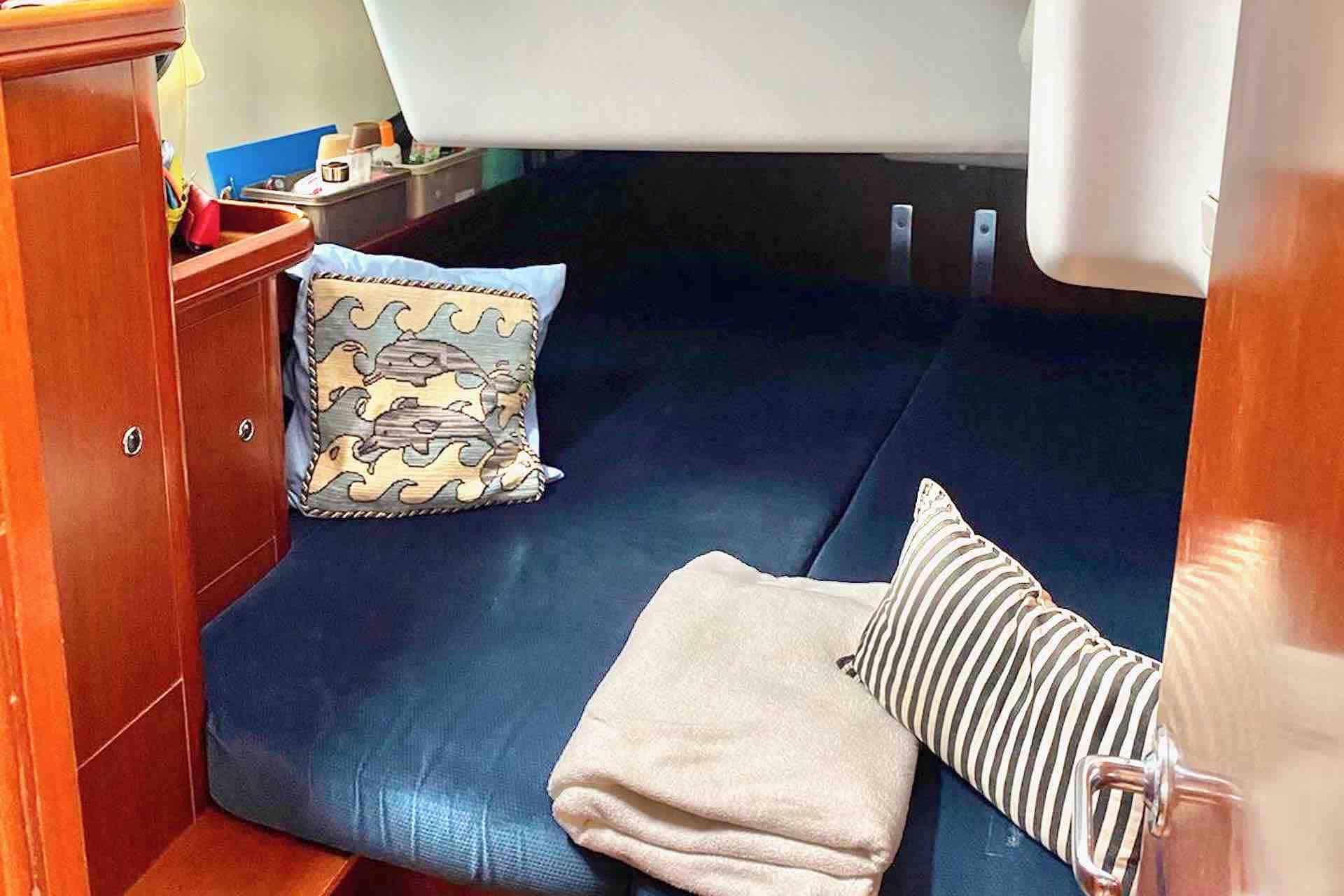 San Blas sailing charter sailboat bedroom 2