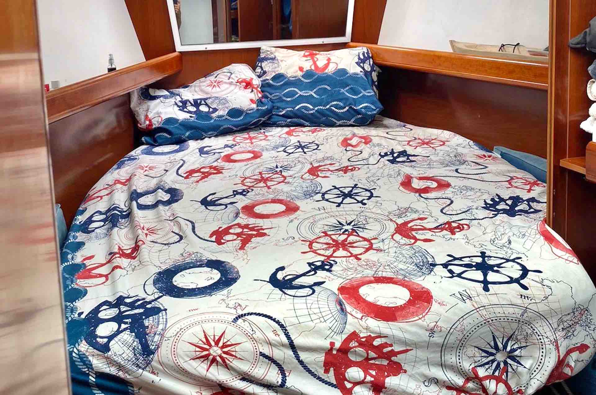 San Blas sailing charter sailboat bedroom