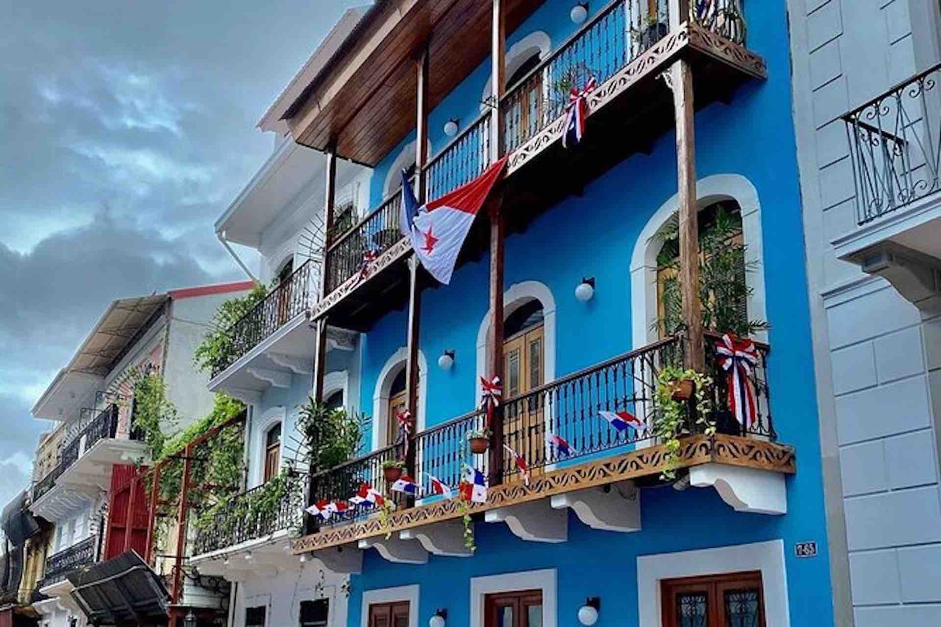 Casco Viejo Walking Tour image: blue building with ornate balconies and a Panamanian flag