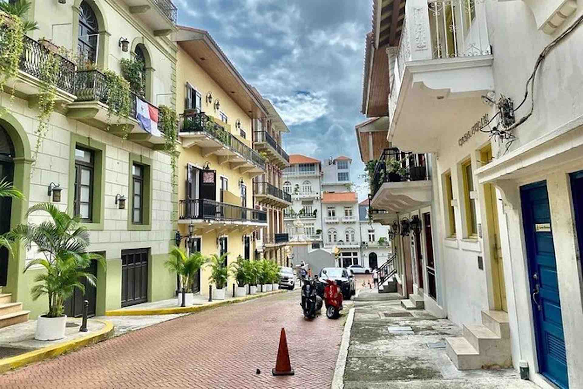Casco Viejo Walking Tour – Historic Streets and Balconies Historic street and balconies in Panama City's old town on a Casco Viejo walking tour