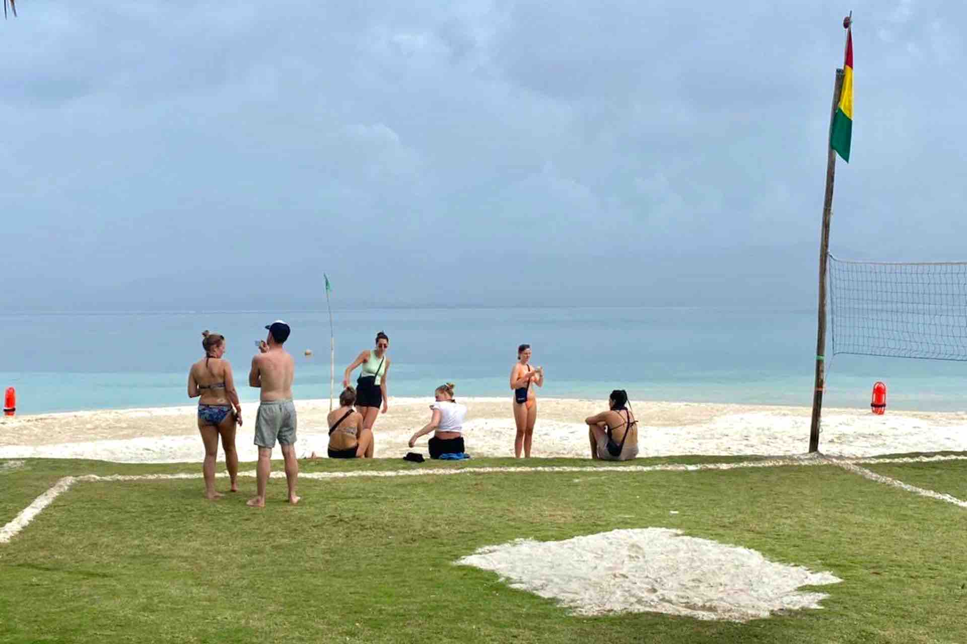 Isla Pelicano San Blas beach volleyball field with guests