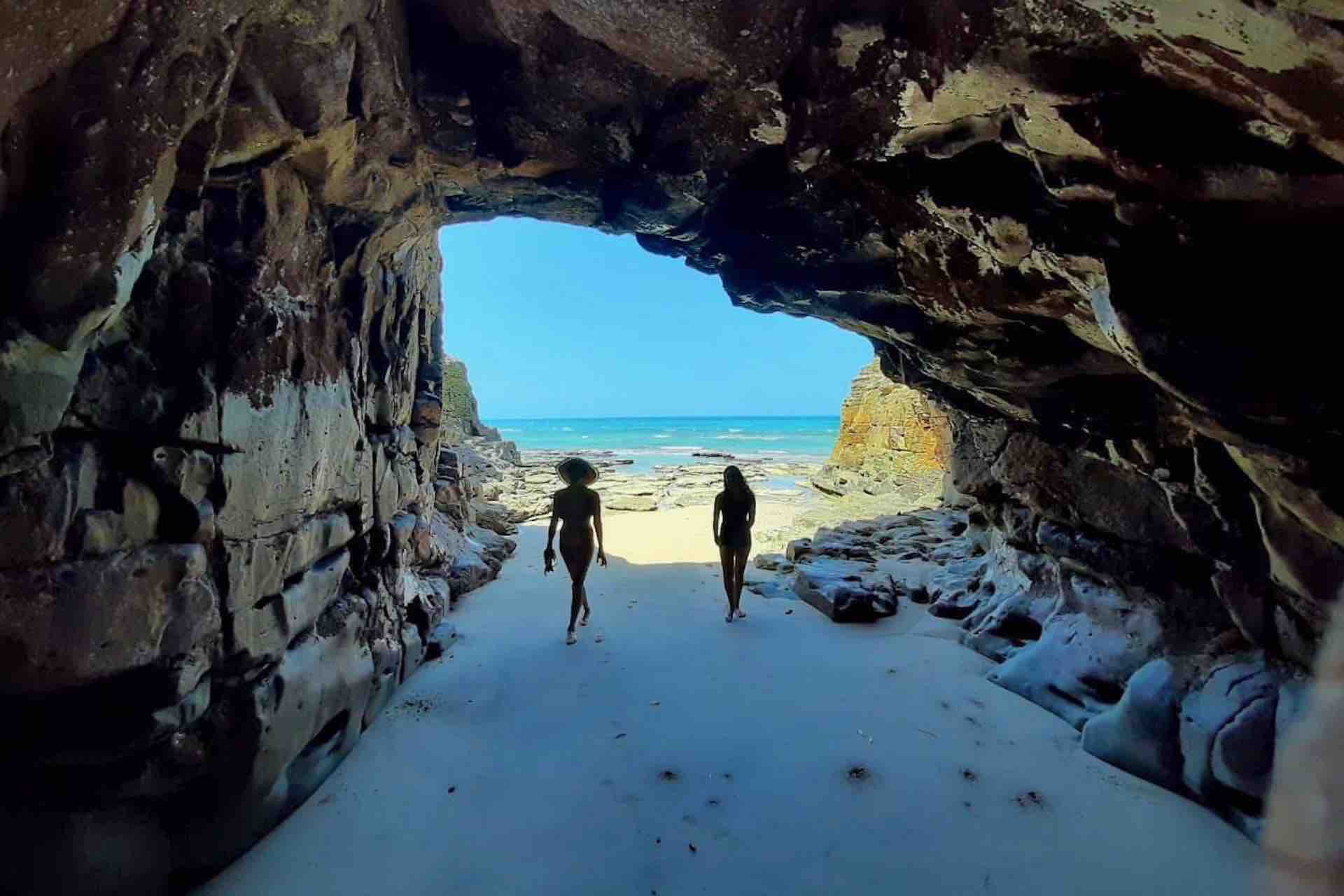 Las Perlas island Sonny Island Resort Panama Instagram Cave
