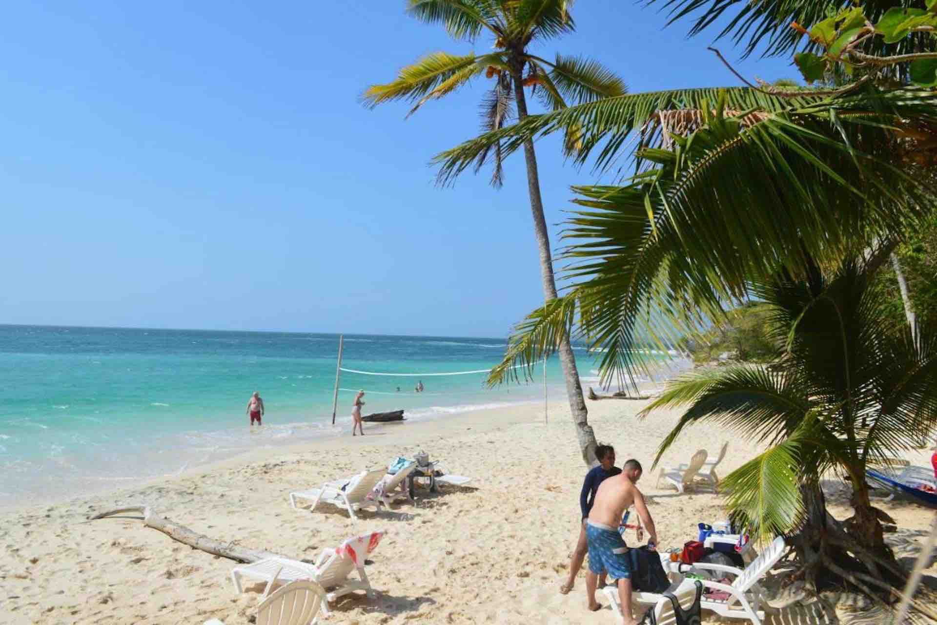 Las Perlas island Sonny Island Resort Panama beach day